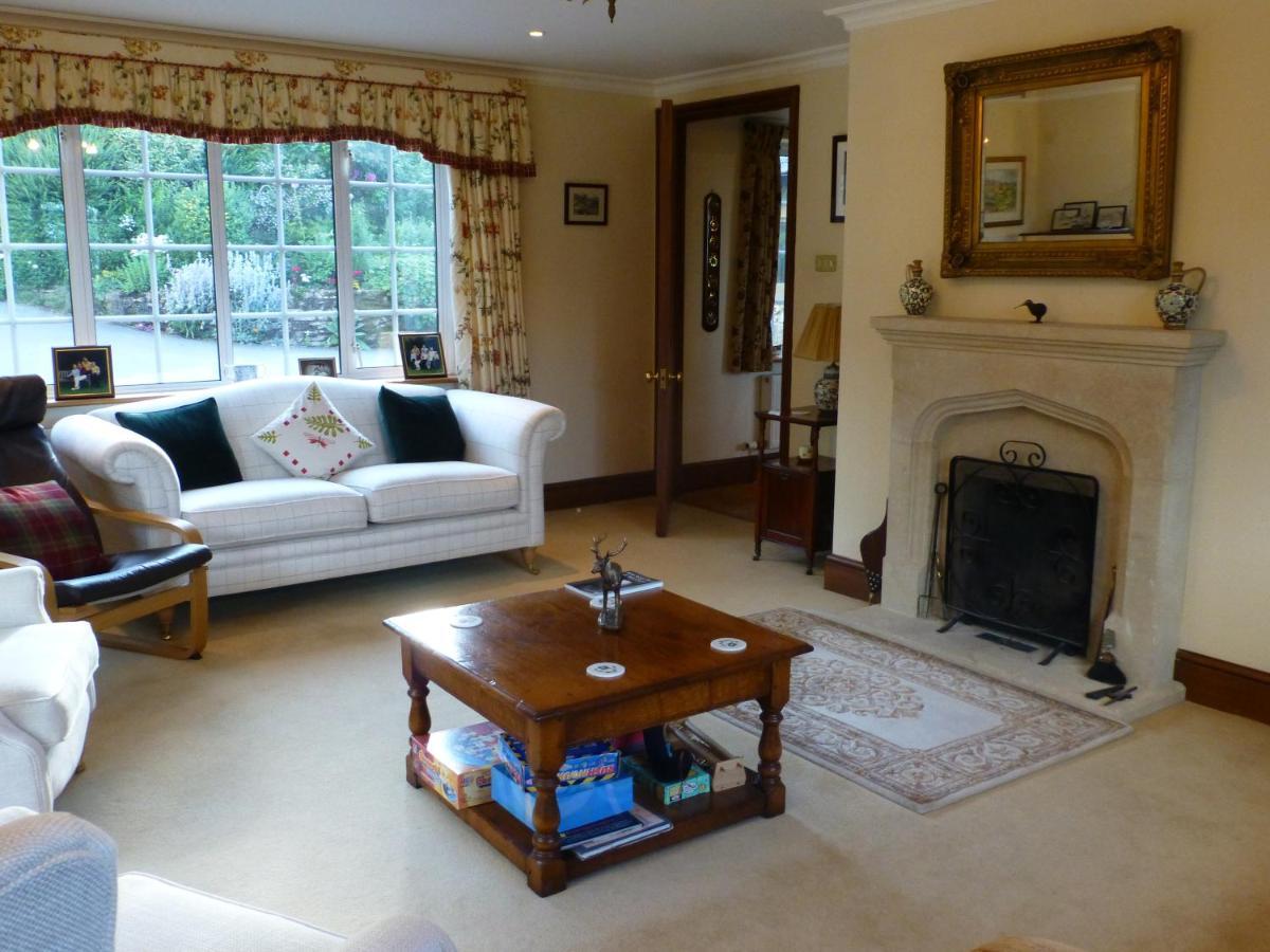 Whiteways Farmhouse Buckland Newton Exterior photo